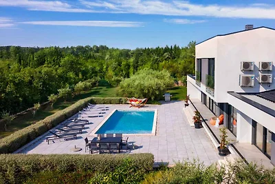 Villa mit Klimaanlage und Pool