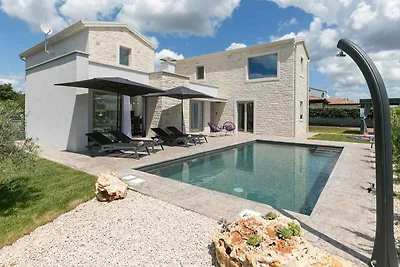 Villa mit Klimaanlage und Pool