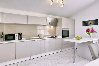 mit gemeinsamem Garten und Grill