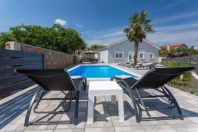 Villa Mia mit Pool in Garica