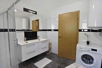 Ferienhaus mit Pool in Strandnähe