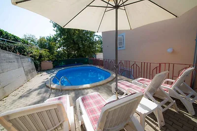 Ferienwohnung mit Swimmingpool und Meerblick