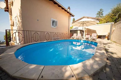 Ferienwohnung mit Swimmingpool und Meerblick