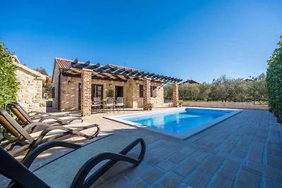 Ferienhaus mit Grillterrasse und Pool