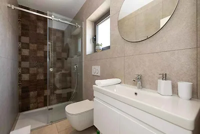 Ferienhaus mit Swimmingpool komplett