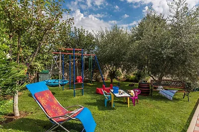 Ferienwohnung mit Pool und Garten zur gemeins
