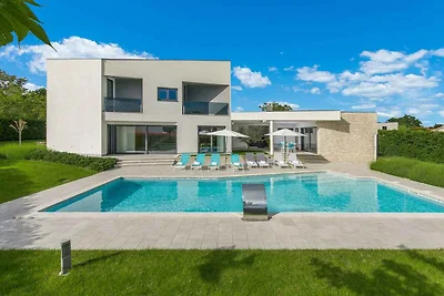 Villa Eine Luxusvilla mit einem kristallklare