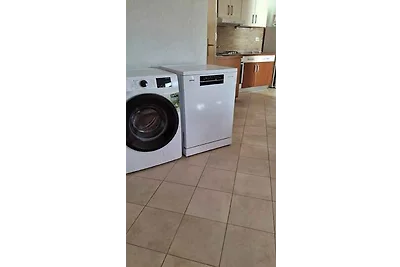 Ferienwohnung mit Klimaanlage und Balkon, dir