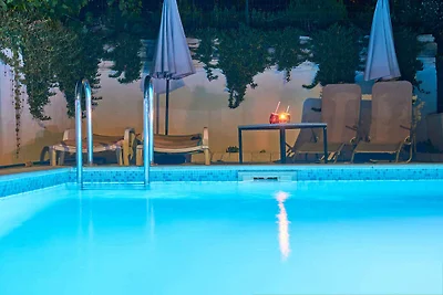 Ferienhaus mit Aussenpool