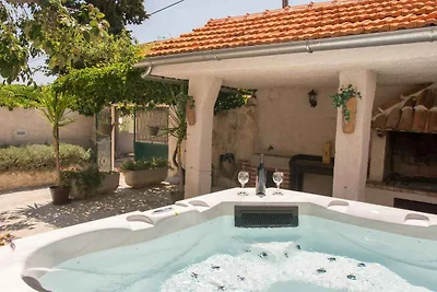 Komfortables Ferienhaus Lupe in Sukošan mit G