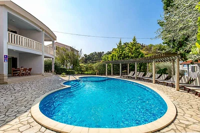 Gemütliches Ferienhaus Lucija in idyllischem