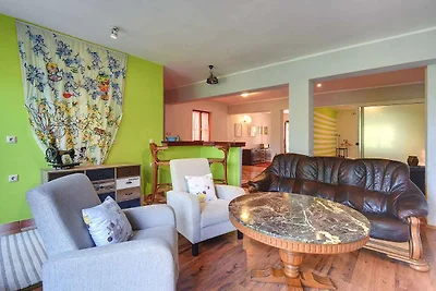 Ferienwohnung mit Terrasse und Garten