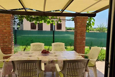 Ferienhaus mit Pool und Garten