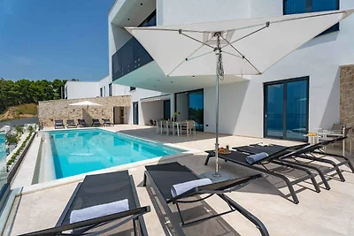 Ferienhaus mit Aussenpool