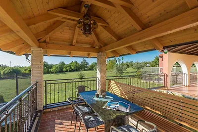 Villa mit Pool und Klimaanlage