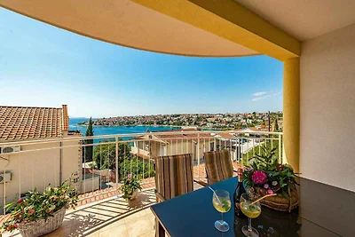 Ferienwohnung mit Pool und Meerblick