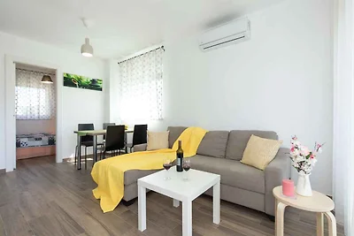 Ferienwohnung mit Balkon und Klimaanlage