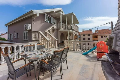 Ferienwohnung mit grosser Terrasse und 2