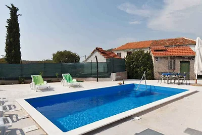 Ferienhaus mit Pool und Internet