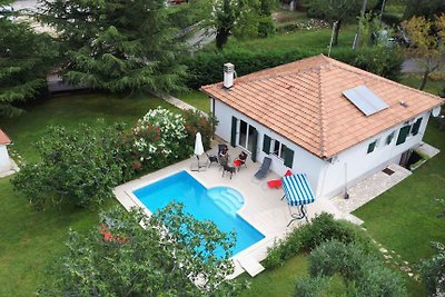 Villa mit Pool und Klimaanlage