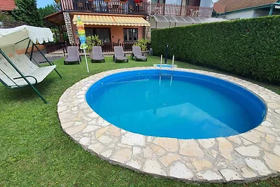 Ferienwohnung mit Pool und Internet