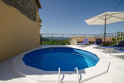 Ferienhaus mit Pool und Klimaanlage