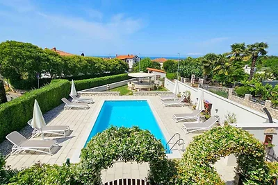 Ferienwohnung mit schön dekorierter Terrasse 