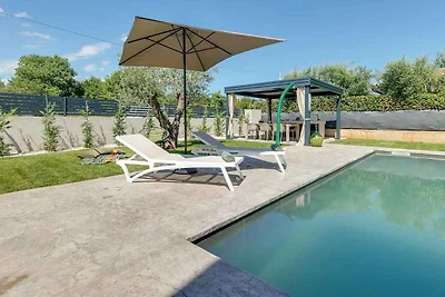 Villa mit Klimaanlage und Pool