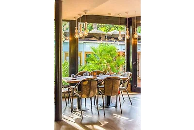 Villa mit Klimaanlage, Pool und Terrasse