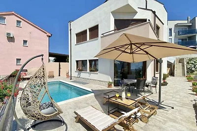Villa mit Klimaanlage und Pool