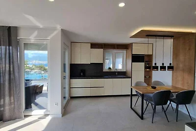 Ferienwohnung mit Swimmingpool und Meerblick