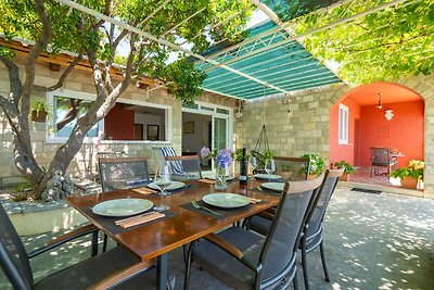 Ferienhaus mit Pool und Meerblick