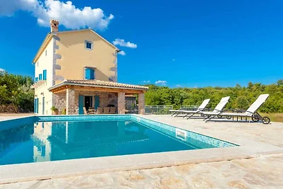 Villa mit Klimaanlage und Pool