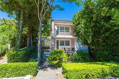 Ferienhaus in Strandnähe mit überdachtem