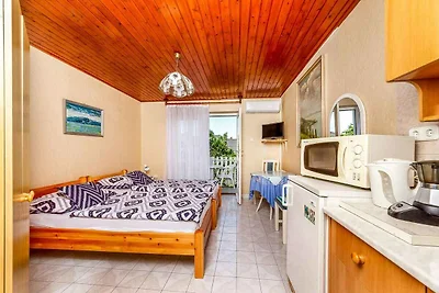 Ferienzimmer mit Pool und Klimaanlage