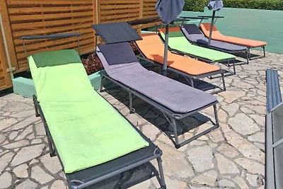 Ferienhaus mit Terrasse, Pool und Klimaanlage