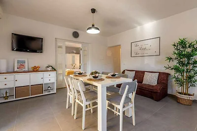 Ferienwohnung mit privatem Pool und Garten in