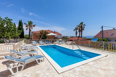 Villa mit Meerblick und Pool
