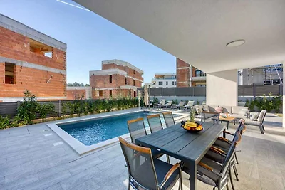 Villa mit Aussenpool