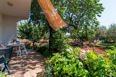 Charmante Ferienunterkunft Lidija in Sukošan 