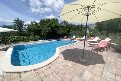Ferienwohnung mit Pool und Balkon