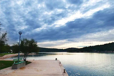 Apartamento Vacaciones familiares Jadrtovac