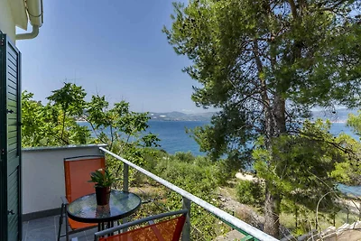 Ferienhaus liegt am Meer auf einer Insel