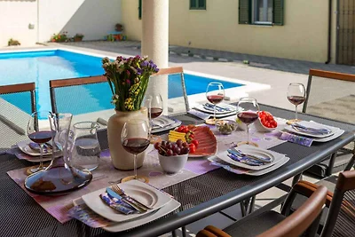 Ferienhaus mit Pool und Grill