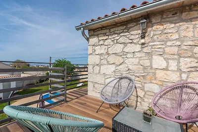 Villa mit Pool und Garten
