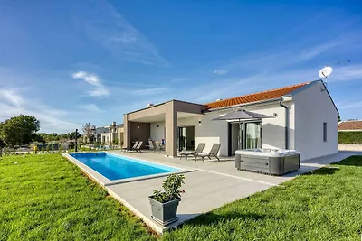 Villa mit Privatpool und Whirlpool