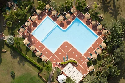 Studio mit Schwimmbad, in Meernähe