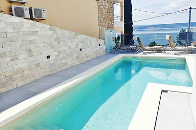 Ferienhaus mit Pool und Meerblick