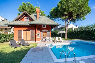 Villa mit Klimaanlage, Garten und Pool