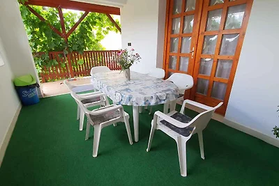 Ferienwohnung in ruhiger Lage mit Pool und
